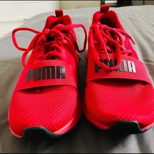 Puma red shoes 😍🌷